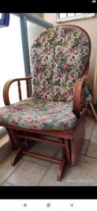 כסא נדנדה להנקה