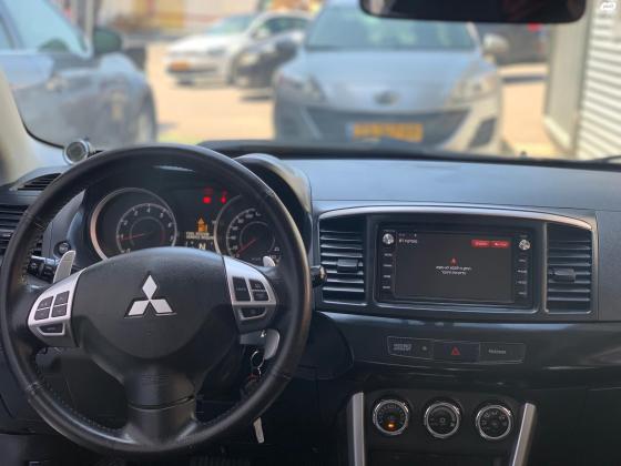 מיצובישי לנסר ספורטבק (2017)