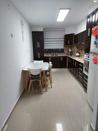 שלמה אבן גבירול 32