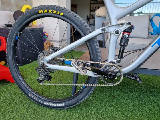 אופניי שטח שיכוך מלא במצב מדהים