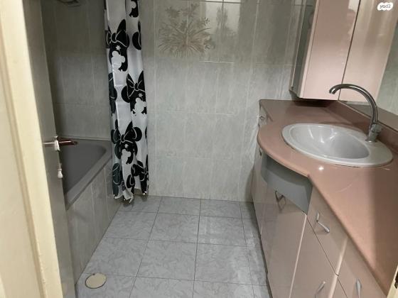 יצחק רגר 134 (שכונה ד)