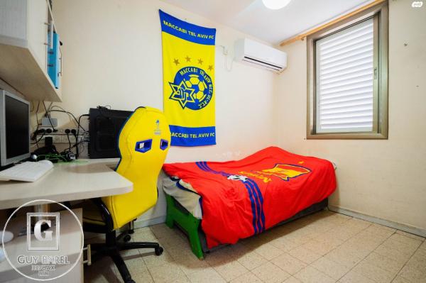 מעפילי אגוז 50 (נוה חן)