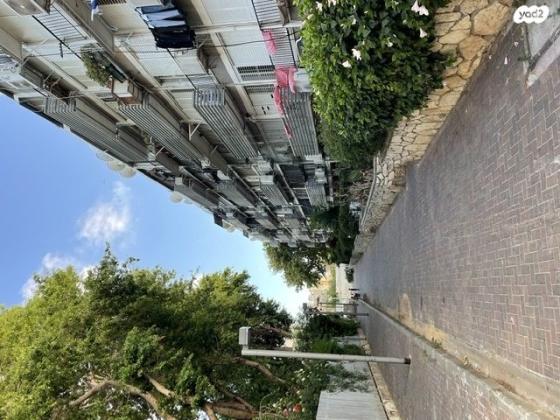 סהרון 28 (נוה גולן)