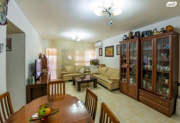 אריה מוצקין 27 (נאות שקד)