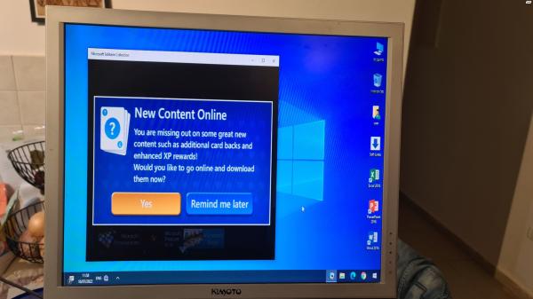 מסכי מחשב+ מחשב ישן מקלדת