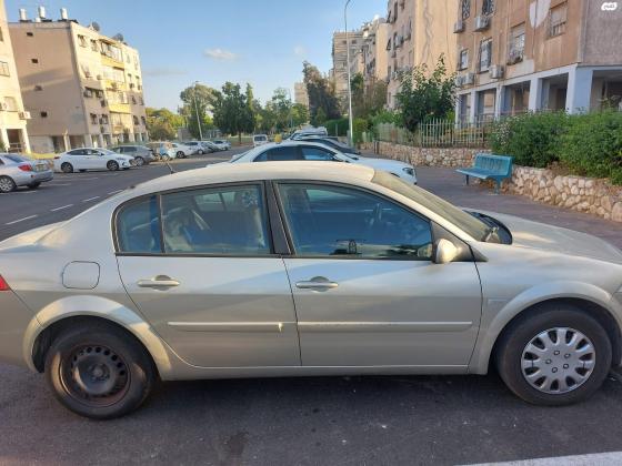 רנו מגאן דור 2 (2004-2010) (2008)