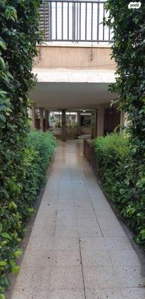 ארלוזורוב 64 (מרכז)