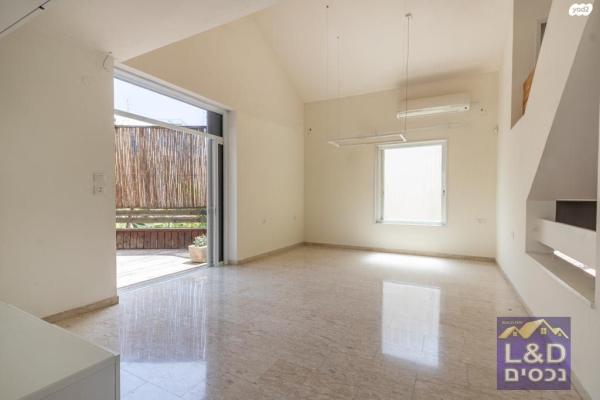 צל הגבעה (יד לבנים)