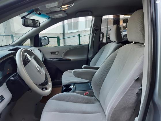 טויוטה סיינה (2012)