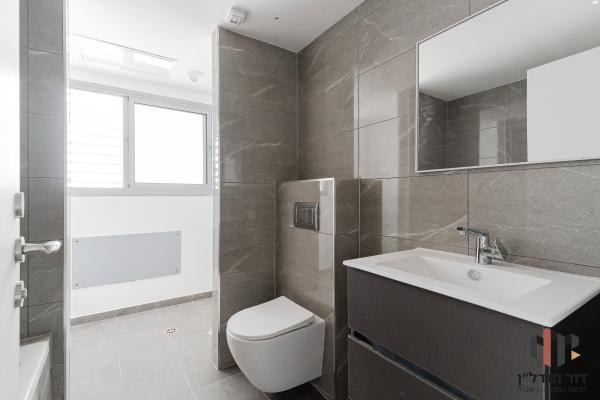 שדרות עמק חפר 53 (האגמים)