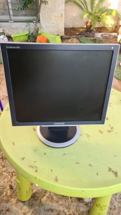 מסכי מחשב+ מחשב ישן מקלדת