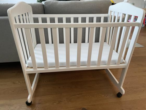 עריסה קלאסית לבנה של שילבמצב