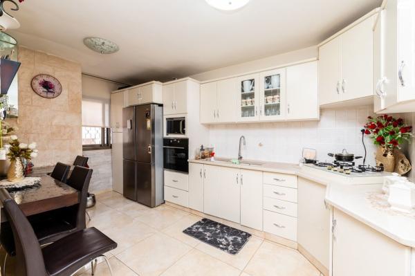 דרך שרה 32 (רמת צבי)