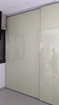 ארון קיר גדול של הרדור