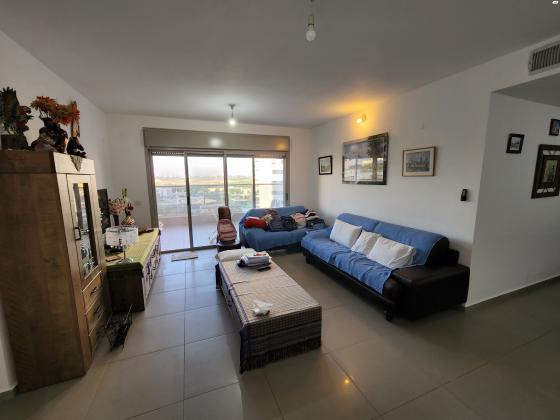 פרופ' אפרים קציר 23 (רחובות המדע)