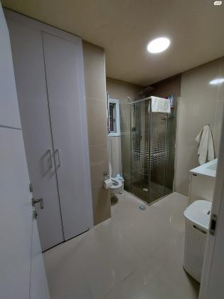 שלמה אבן גבירול 32