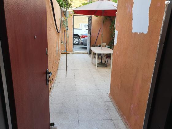 חסידי האומות 6 (דקר)