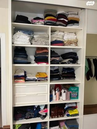 ארון הזזה זכוכית לבנה 2 דלתות במצב מעולה