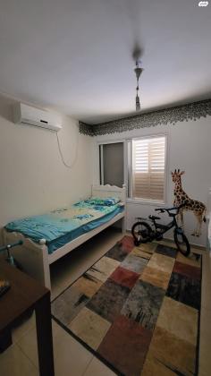 לאה גולדברג 3 (רסקו)