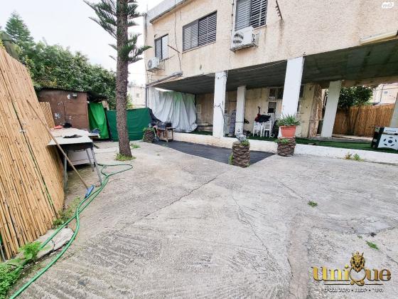 חנה סנש 8 (גבעה א)