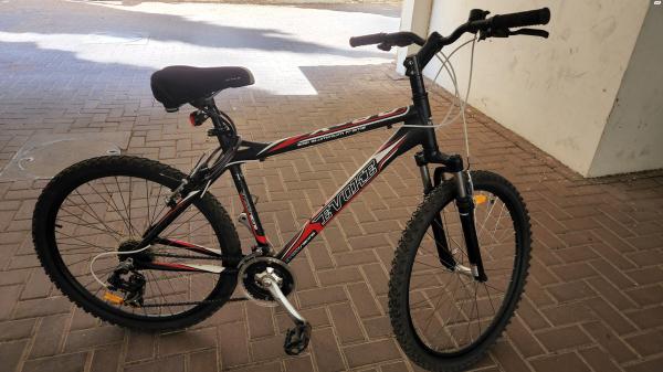 בהזדמנות אופניים מקצועיות אמיתיות כחדשות