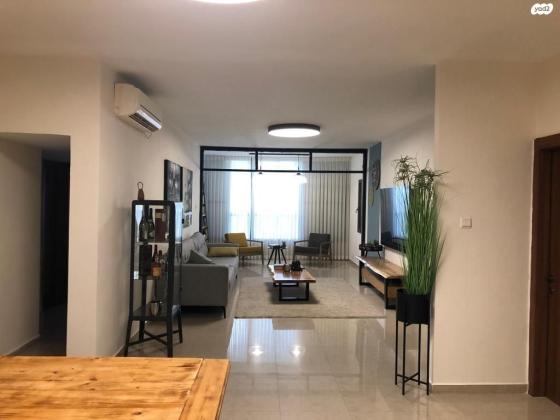 דבורה בארון 3 (כצנלסון)