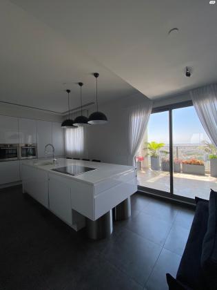 גולדה מאיר 13 (קרית ראשון;קריית כרמים)