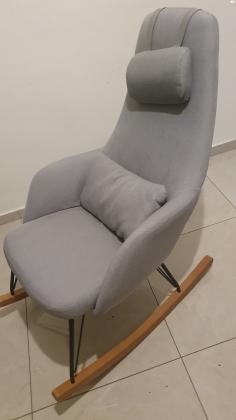 כורסת הנקה נדנדה של שילב