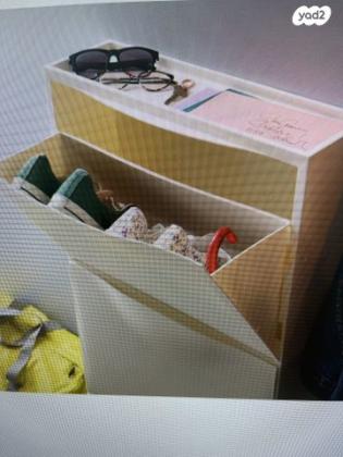 ארון נעליים של איקאה בצבע