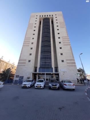 אביה השופט 1 (שכונה ד)