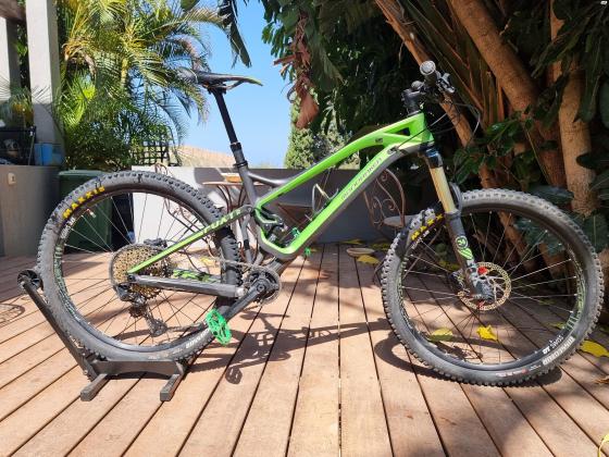 אופני שטח קרבון, שיכוך מלא,