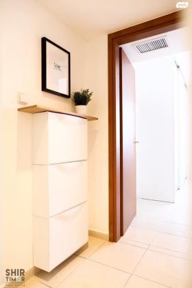 ארון נעליים של איקאה בצבע