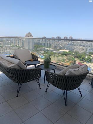 גולדה מאיר 13 (קרית ראשון;קריית כרמים)