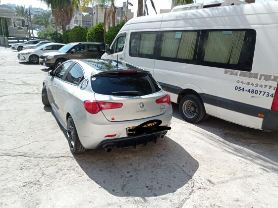 אלפא רומיאו ג'ולייטה (2013)