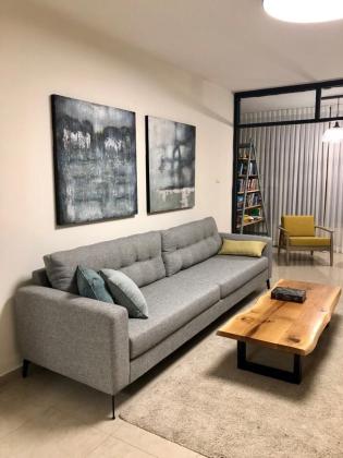 דבורה בארון 3 (כצנלסון)