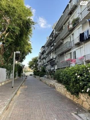 סהרון 28 (נוה גולן)