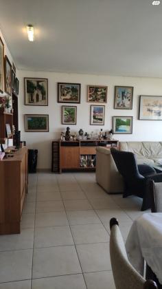 שדרות הנשיא 111 (כרמל מרכזי)