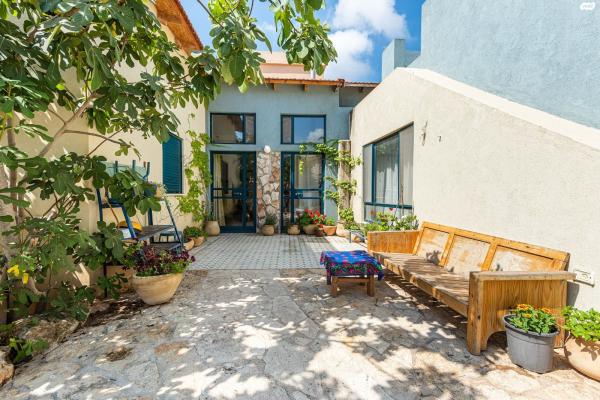 גאולים (נווה שרת)