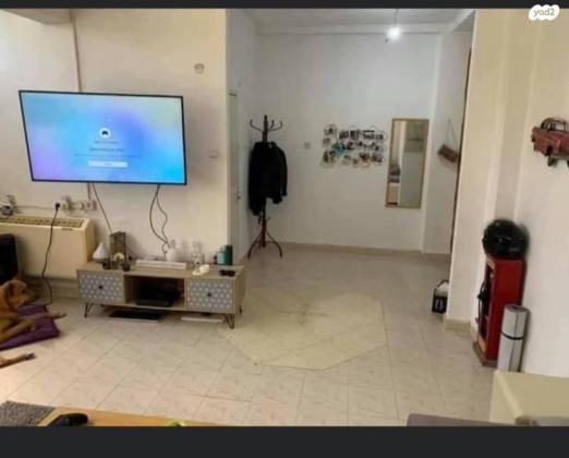 חצור 17 (יד לבנים)