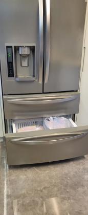 מקרר LG מקפיא תחתון 2 מגירות