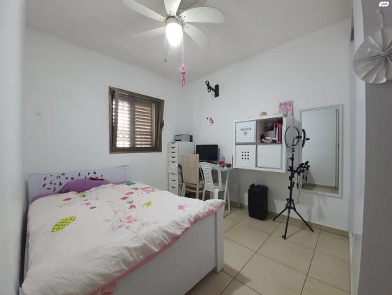 פנחס מאירי 37 (נווה גן)