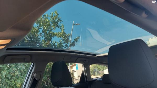 טויוטה אוריס הייבריד (2015)