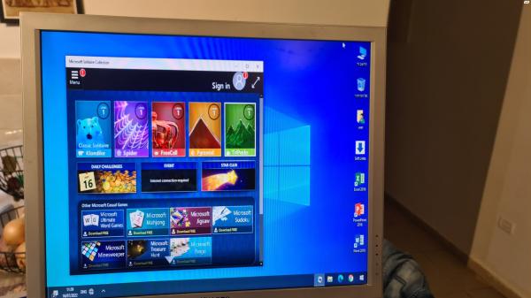 מסכי מחשב+ מחשב ישן מקלדת