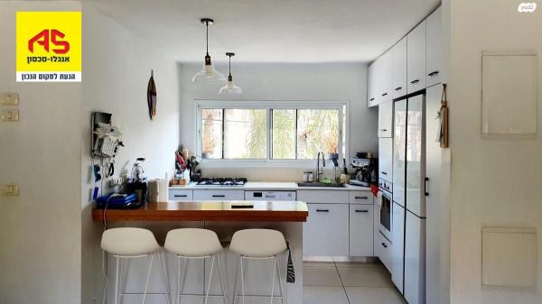 יוסף נדבה 7 (הרצליה הצעירה)