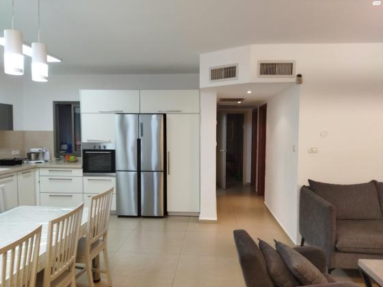 שדרות האלונים 3 (גן המושבה, השדרה המרכזית)