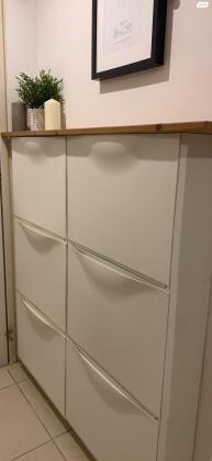 ארון נעליים של איקאה בצבע