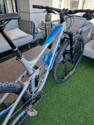 אופניי שטח שיכוך מלא במצב מדהים