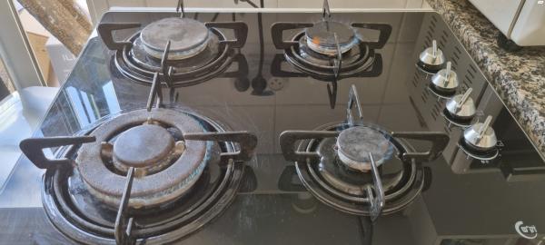 ארונית לבנה לכיריים ותנור כמו