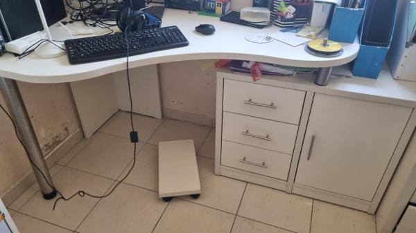 שולחן כתיבה/ מחשב פינתי של