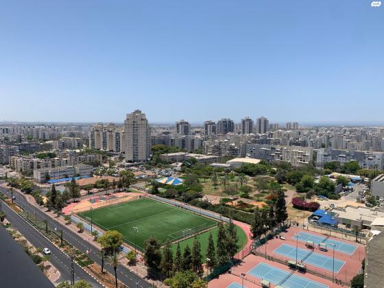 גולדה מאיר 13 (קרית ראשון;קריית כרמים)